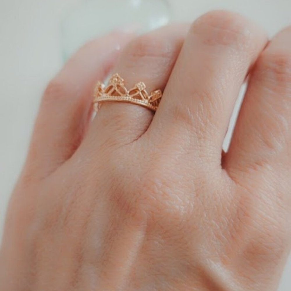 Crown cut style ring , Gold Minimalist Ring, Simple gold ring